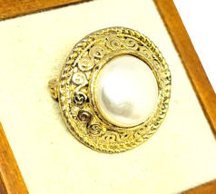 Vintage Engraved Button Brooch Round Shaped Acrylic C Clasp Textured Gold Tone - £6.42 GBP