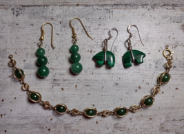 Vintage Green Stone Mineral Jewelry Lot Bracelet Earrings Ball Bear Shape *READ* - £10.08 GBP