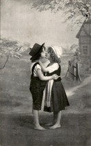 Children, lovers, flowers, vintage Art Deco postcard, 1916 Circa, Vintage - $92.48 MXN
