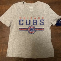 Chicago Cubs Classic Gray V-Neck T-Shirt w/ Shiny Lettering Size S 4/5 NWT - £7.23 GBP