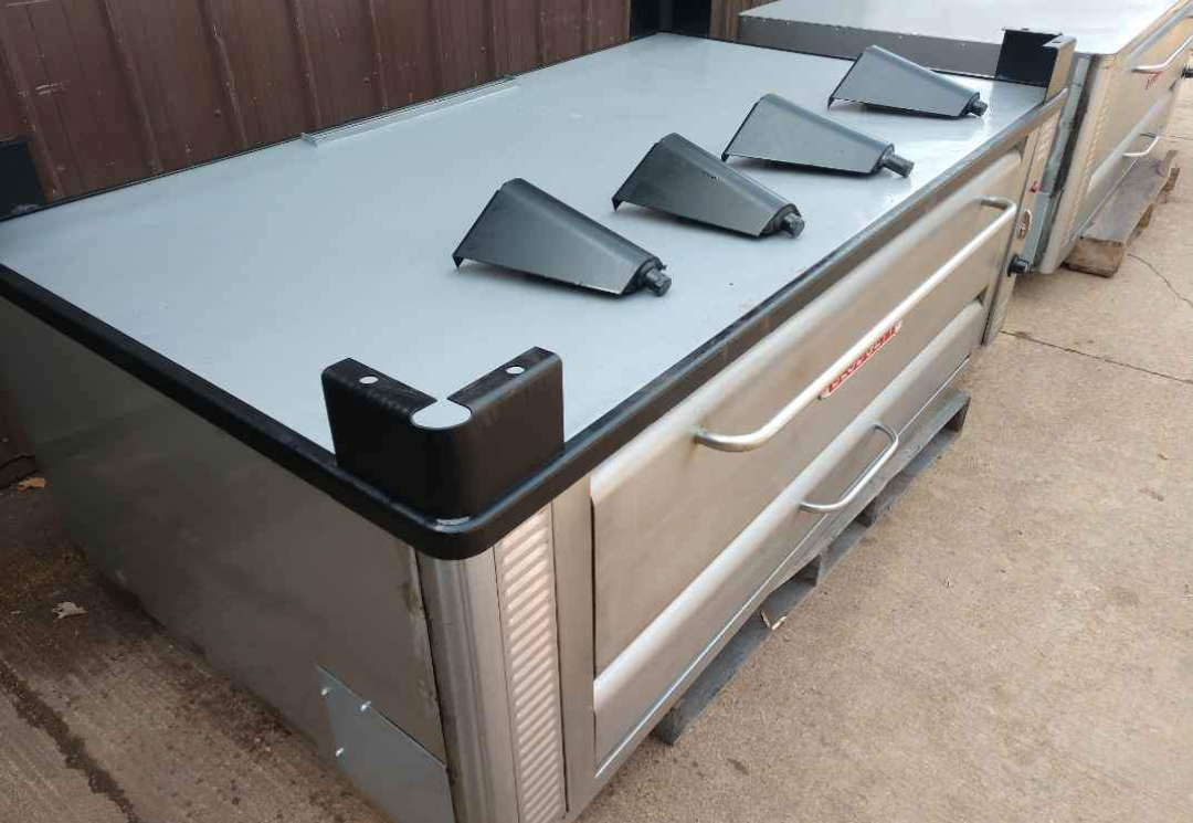 2 BLODGETT 1060 HIGH BTU 120K NATURAL DECK GAS DOUBLE PIZZA OVEN WITH  NEW STONE Item image 10