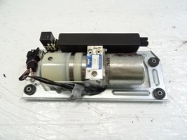 04 Mercedes R230 SL500 pump motor, for convertible hard top, 2308000030 - $9,146.22 MXN