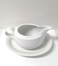 Alfoldi White Gravy Boat Porcelan Hungary  with Underplate Porcelain - $16.36