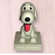 Hallmark Snoopy Retired “Smile it’s today” Desktop Figure (2021)-NEW - £24.82 GBP