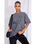 Pretty Little Things CHARCOAL MONTANA LOGO OVERSIZED WASHED T SHIRT NEW - $184.35 MXN