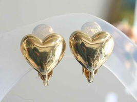 Elegant Petite Gold-tone Heart Clip Earrings 1970s vintage 1/2&quot; - £9.83 GBP