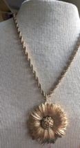 Vintage Signed MONET Pendant Sunflower Sun Flower Gold Tone Statement Necklace - £23.33 GBP