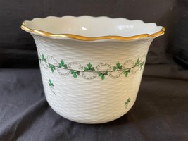 Antique herend floral  green cache pot 7302 PE. Marked bottom - $159.00