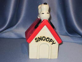 Snoopy Napping on His Doghouse - U.F.S. - £27.52 GBP