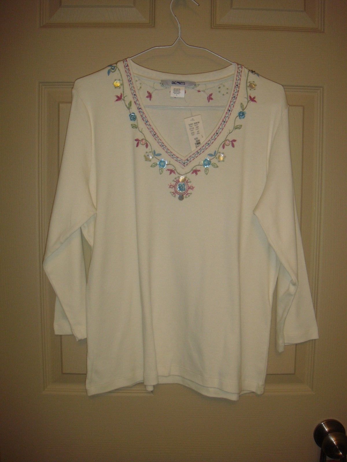 Acorn Cream L V-Neck Embellished 3/4 Sleeve Top - $15.99