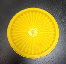 Tupperware Canister Lid 812 YELLOW Vintage Servalier Starburst Replacement OBS - £10.12 GBP