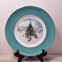 Avon Wedgwood 1978 Trimming The Tree 8.75&quot; Christmas Porcelain Plate Series - £11.40 GBP