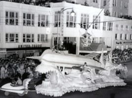 1950s Holsum Bread Mcallister Hotel Miami Orange Bowl Rocket Parade Float Photo - £20.11 GBP