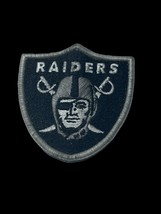 OAKLAND RAIDERS NFL FOOTBALL VINTAGE 2.5&quot; SHIELD LOGO TEAM PATCH USED - $176.88 MXN