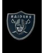 OAKLAND RAIDERS NFL FOOTBALL VINTAGE 2.5&quot; SHIELD LOGO TEAM PATCH USED - $174.38 MXN
