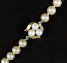 Vintage Necklace GLASS FAUX PEARLS Beaded Cream Beads Knotted Goldtone 22&quot; - £16.71 GBP