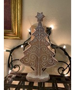 NEW FROSTED SUGAR GINGERBREAD TREE 10”  SNOWFLAKE SCROLL DESIGN - $362.53 MXN