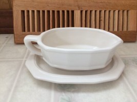 Vintage Pfaltzgraff White Heritage Gravy Boat With Underplate #433 Farmhouse - £16.68 GBP