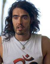 RUSSEL BRAND 8X10 PHOTO CLASSIC POSE IN T-SHIRT - $198.27 MXN