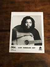 Vintage Alvin Youngblood Heart Glossy Press Promotional Photo 8x10 Acoustic - $11.17 CAD