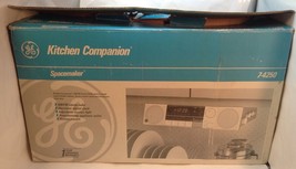 Boxed Ge Kitchen Companion Spacemaker AM/FM Stereo Under Cabinet Kitchen Radio - £49.05 GBP