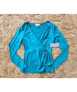 Jennifer Lopez Women’s Teal Green V-Neck Long Sleeve Top/Shirt Size: XS - $316.65 MXN
