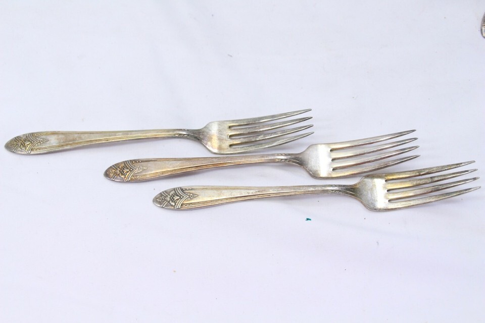 Wm A Rogers A1 Plus Oneida Silverplate  Lot of 13  Spoons Forks Knives Item image 3