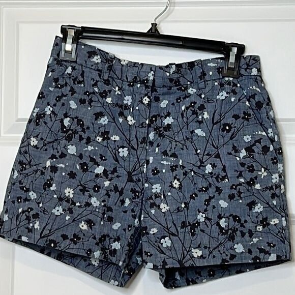 Primary image for GAP Tailored Shorts Casual Flowers Gray Size 00-R