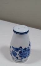 single blue and white shaker from pier 1 glass - $5.94