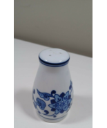 single blue and white shaker from pier 1 glass - £4.74 GBP