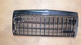 Chrome & Black Complete Grille Fits For Lincoln Town Car 1993-94 F3VY-8200A - £71.68 GBP