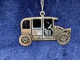 Vintage Souvenir Keyring VERY OLD CAR Keychain VIEILLE VOITURE Ancien Po... - £6.27 GBP