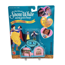 VINTAGE MATTEL DISNEY SNOW WHITE ONCE UPON A TIME LOCKET NEW IN PACKAGE ... - $84.55