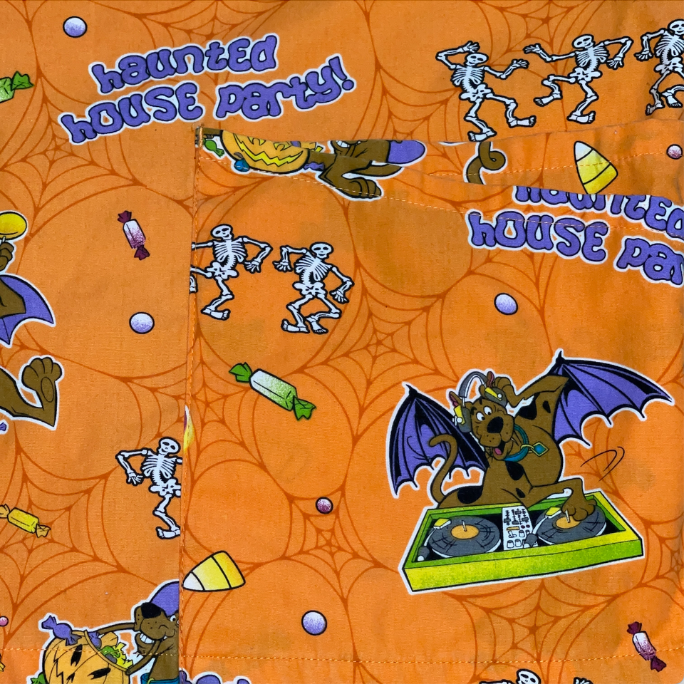 Scooby Doo Scrub Top Sz Large Orange Halloween Candy Pumpkin Skeleton Spider Web Item image 7