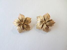 Signed Trifari Starburst Floral Earrings, Vintage Mid-Century Clip On - $28.70