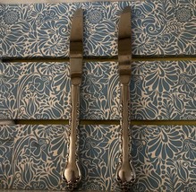 2 INTERNATIONAL SILVER DELUXE Gigi Dinner Knives Vintage Retired Classic... - $14.73