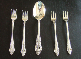 Reed &amp; Barton ROYAL MAJESTY Silverplate 4 Seafood Cocktail Forks &amp; 1 Tea... - £17.65 GBP