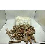 Bag of Vintage Wood Clothes Pins Lot Of  70 plus  Nice Condition Free Sh... - €22,47 EUR