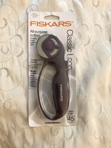  Fiskars Classic (45mm) Comfort Loop Rotary Cutter, 1, Steel and Purple - £16.78 GBP