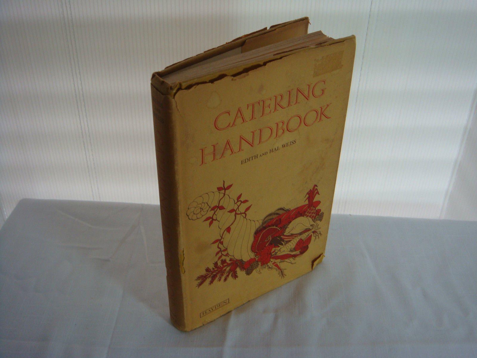 CATERING HANDBOOK by Edith and hal Weiss 1971 Copywrite 1978 9th Printing - $9.53