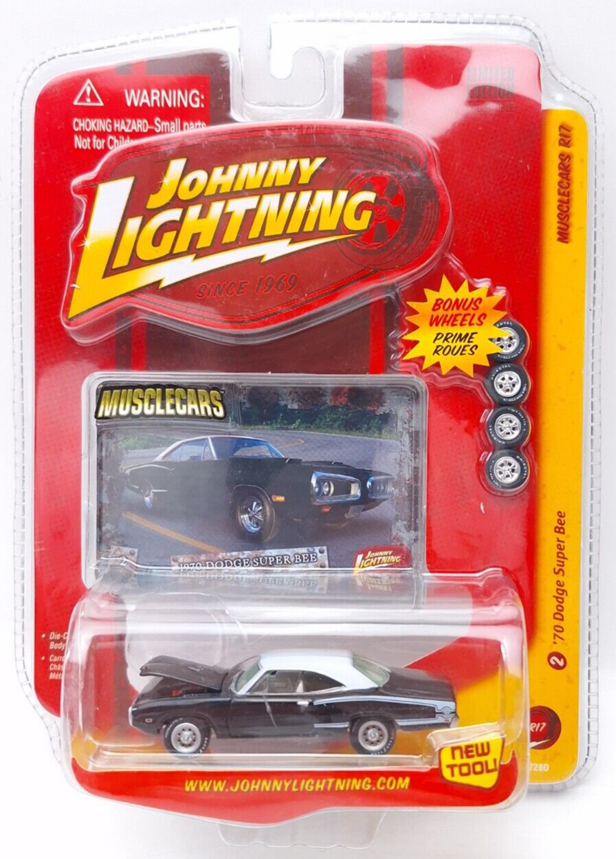 Johnny Lightning 2 &#39;70 Dodge Super Bee Black Muscle Cars R17 Bonus Wheel... - $5.74