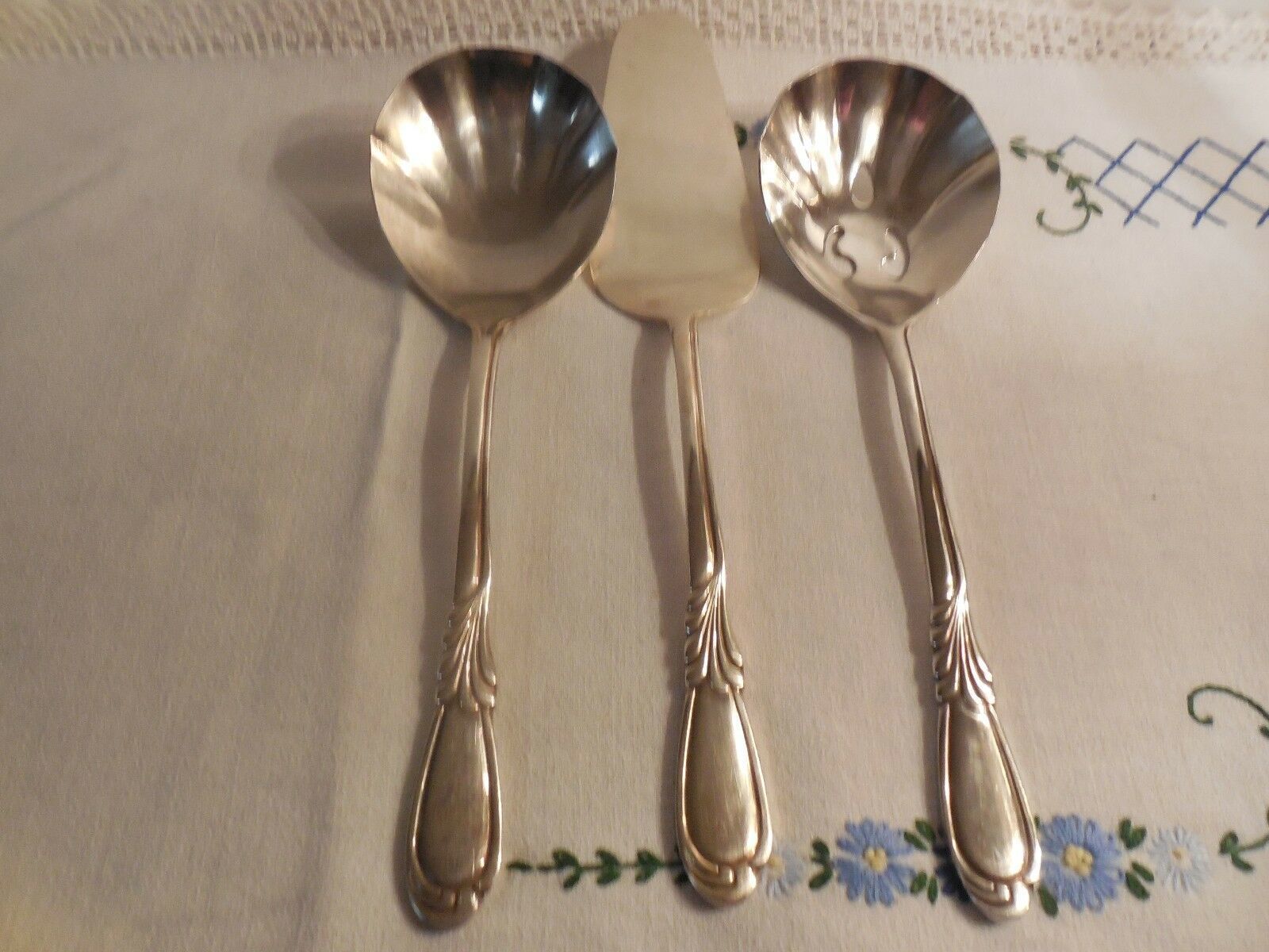 3 Retroneu Silverplate  &quot;Linda&quot;  Servers -2 Serving Spoons &amp; Pie/cake Se... - $9.89