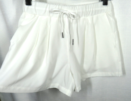Halara Size XS White Lightweight Pleated Front Shorts, Pockets - $12.99