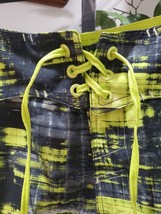 Nike Men&#39;s Black &amp; Yellow Polyester Pull On Swim Trunk Logo Print Shorts Size 36 - £35.88 GBP
