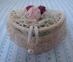 Vintage 1985 Hallmark Hand Crocheted Box Ornament or Trinket Presentation Box - £2.41 GBP