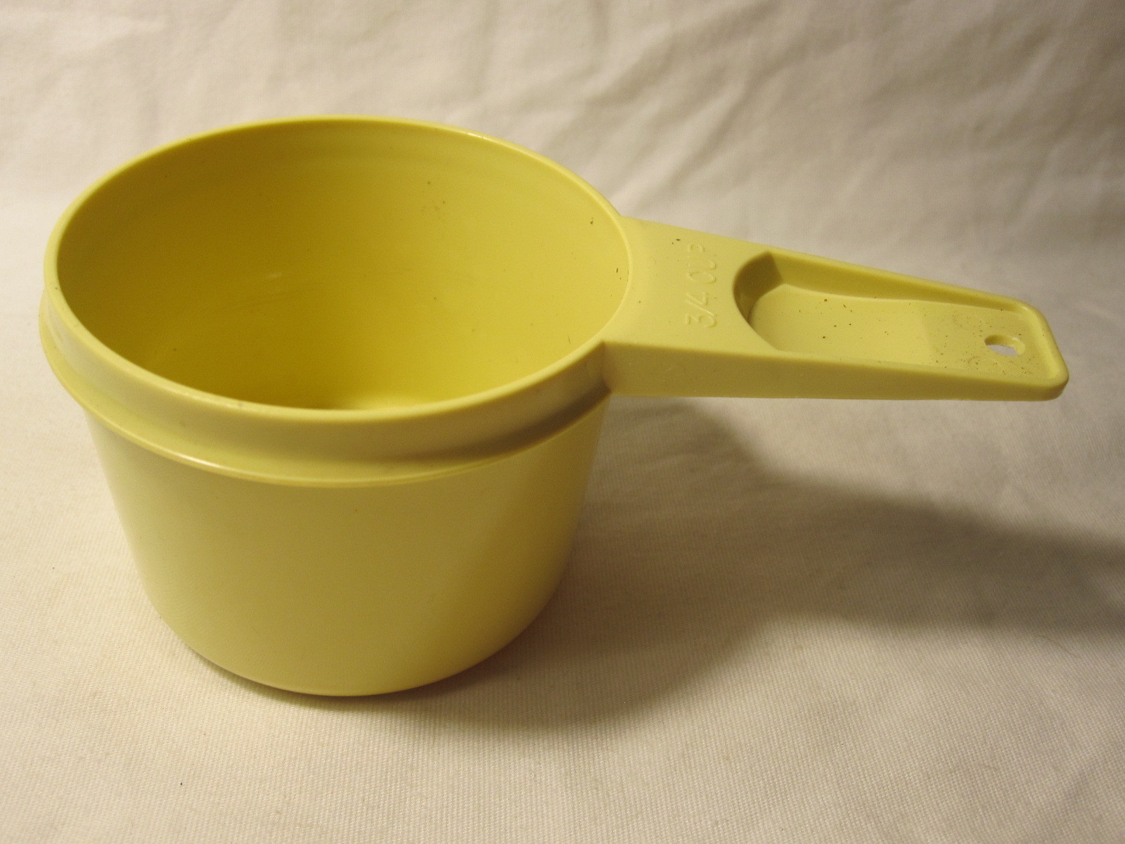 vintage Tupperware #762: Measuring Cup - 3/4 Cup - Pastel Yellow - £3.19 GBP