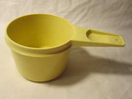 vintage Tupperware #762: Measuring Cup - 3/4 Cup - Pastel Yellow - $4.00