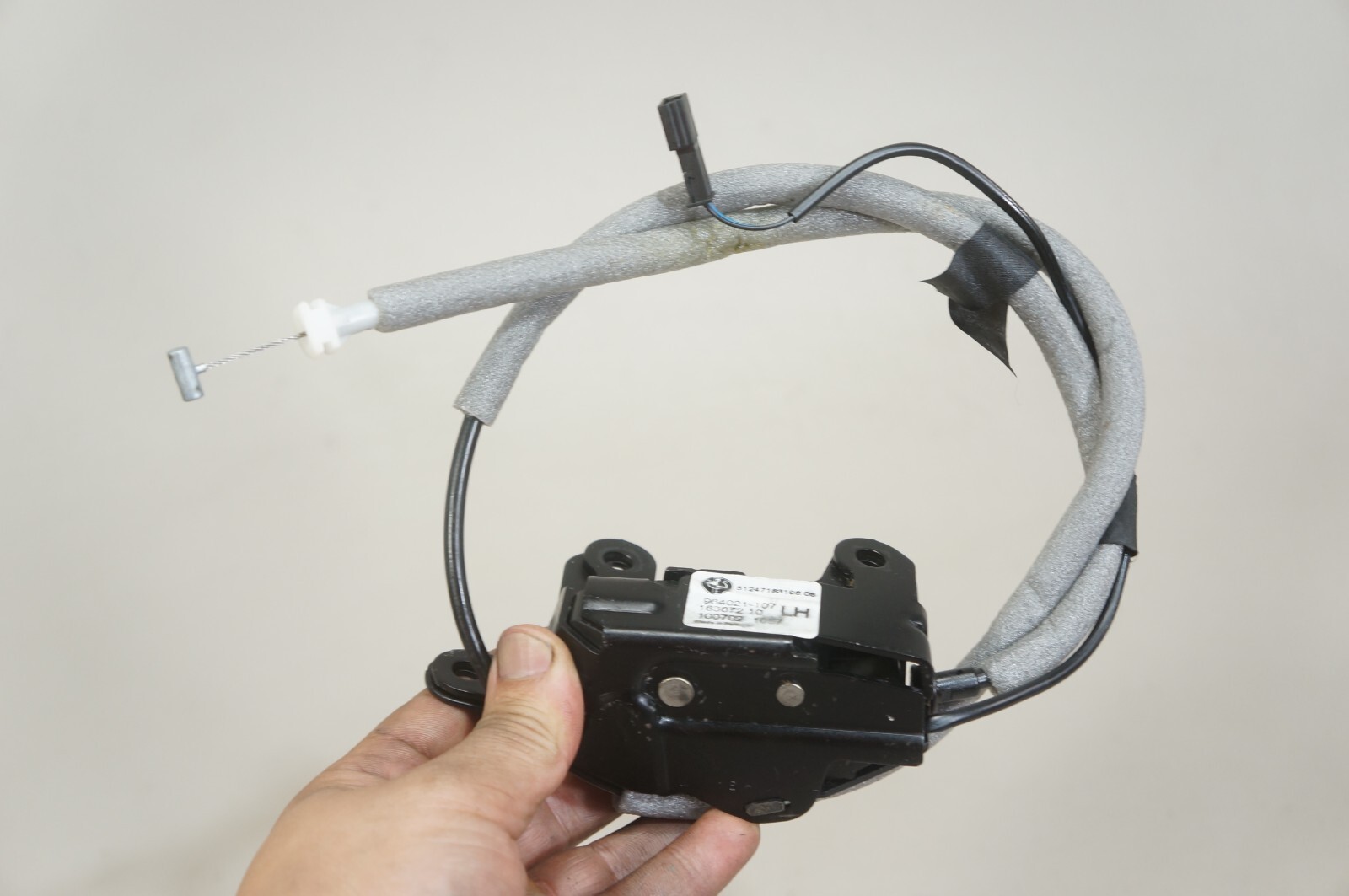 07-2013 bmw x5 e70 rear lower bottom trunk tailgate lid latch lock actuator LH Item image 2