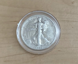 1945-S Walking Liberty Half Dollar .90 Silver in Plastic Capsule - £46.80 GBP