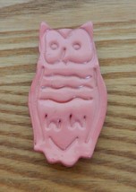 Adorable vintage handmade salmon pink ceramic Owl brooch - £15.62 GBP